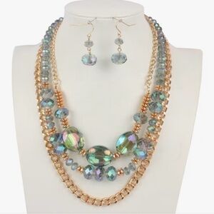 💚 Stunning Gold-Tone Green Glass Beaded Statement Necklace & Earrings Set 💚